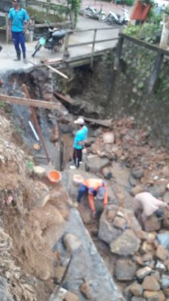 PEMBANGUNAN JEMBATAN RT 04 RW 01